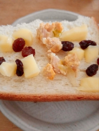 チーズトースト スクランブルエッグ&レーズン