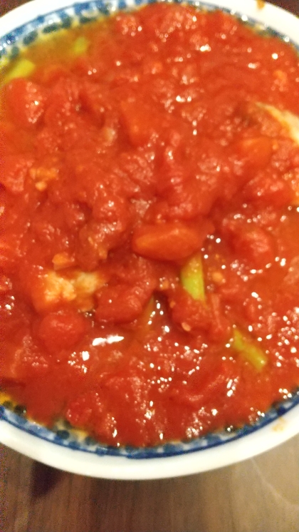 お皿が小さかったのか、トマトソースがだいぶ溢れてしまいましたが味は美味しかったです(^^)