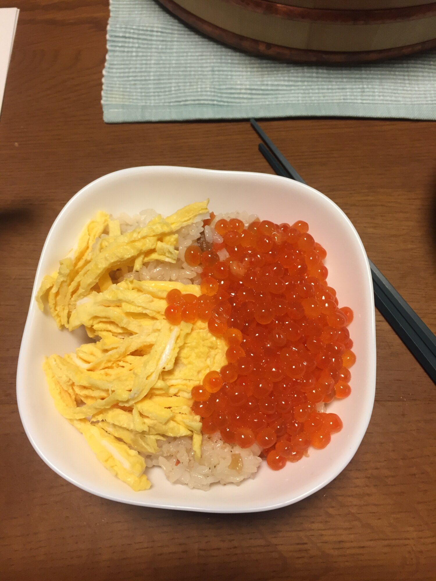 いくらも乗せてちょっと贅沢すし太郎でちらし寿司 レシピ・作り方 by say5 - 楽天レシピ