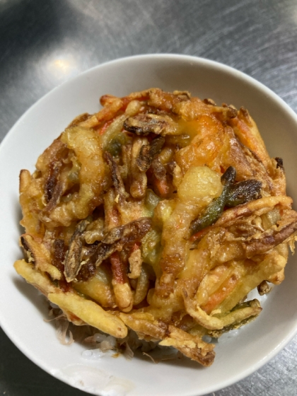 美味しいかき揚げを買ってきてレシピ参考に作りました。
とても美味しく出来上がりました。