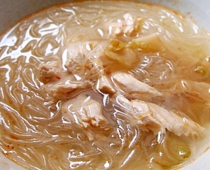 鶏肉の中華風春雨スープ