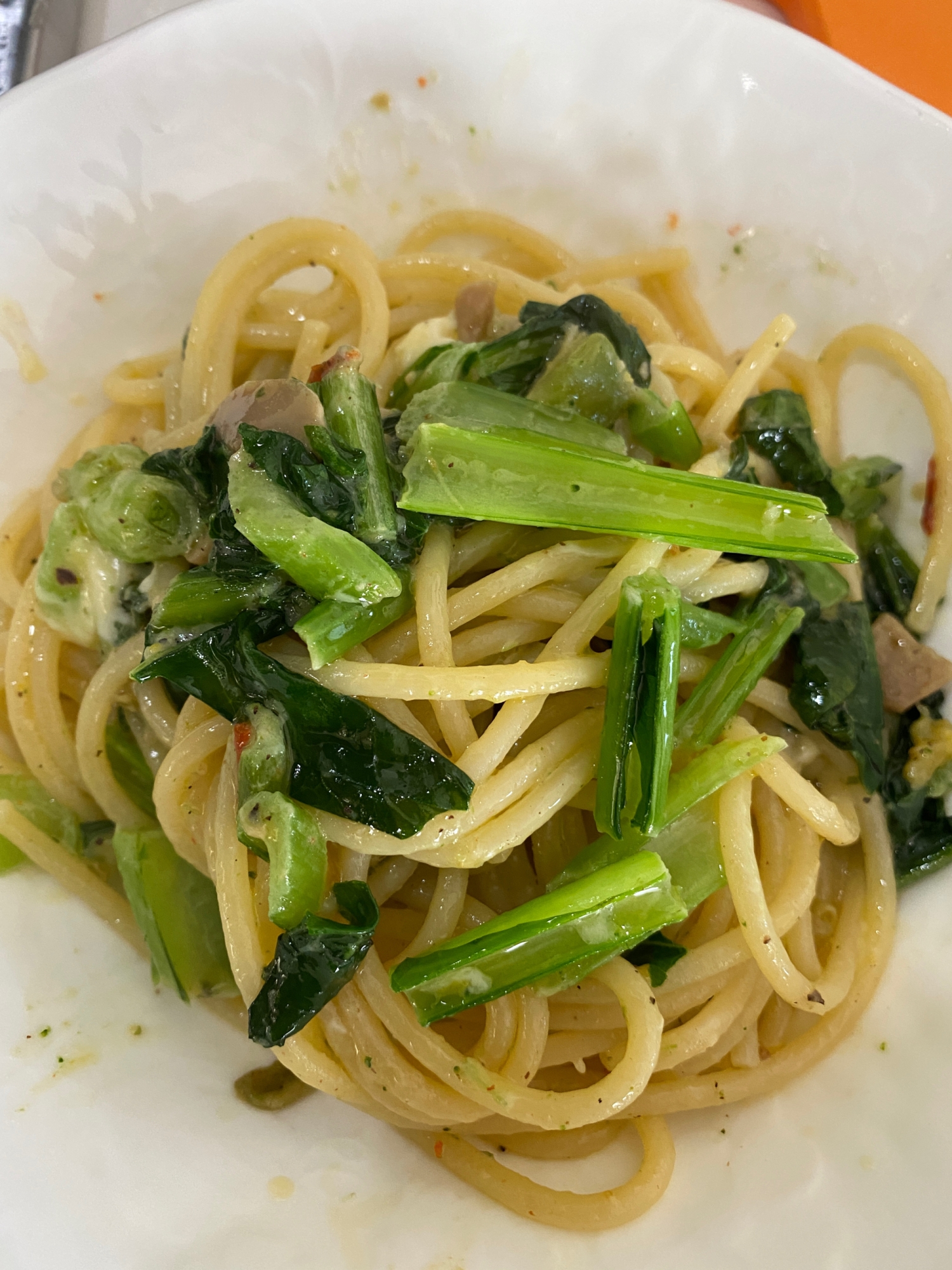 アヒージョの残ったオイルで小松菜パスタ