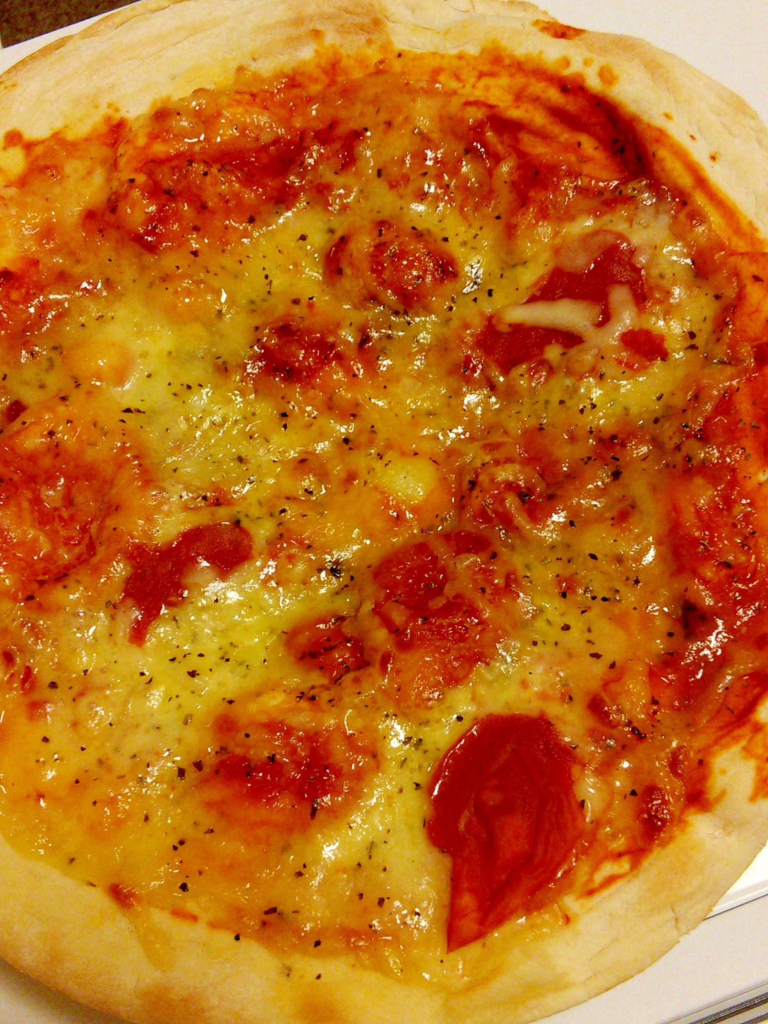 市販の生地で★トマトとチーズの簡単おうちピザ