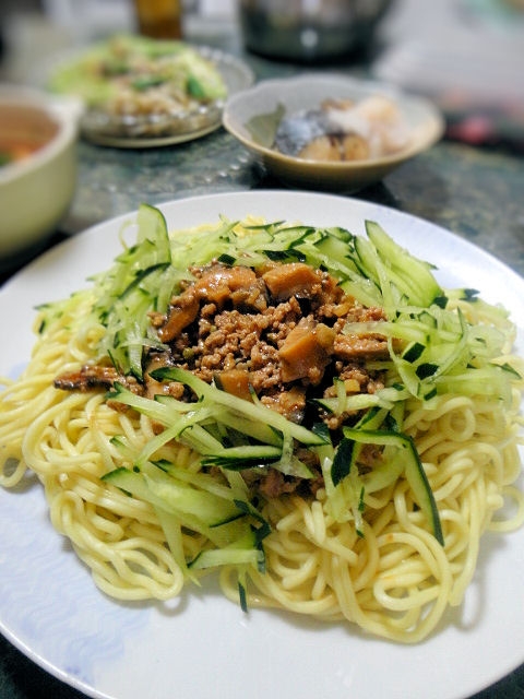 茄子とひき肉と山椒の汁なし担々麺