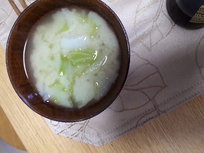 キャベツとブロッコリーの茎エノキのお味噌汁