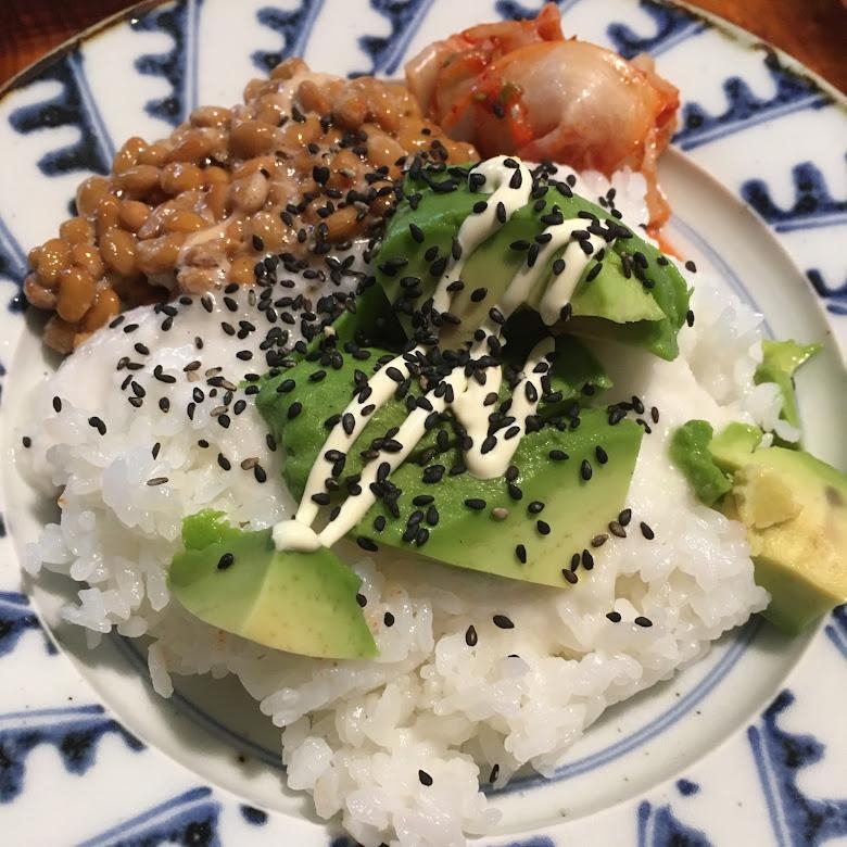 とろろ納豆アボカドキムチ丼