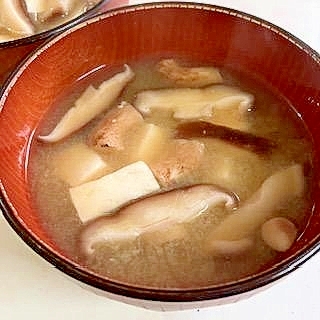 豆腐と椎茸の味噌汁