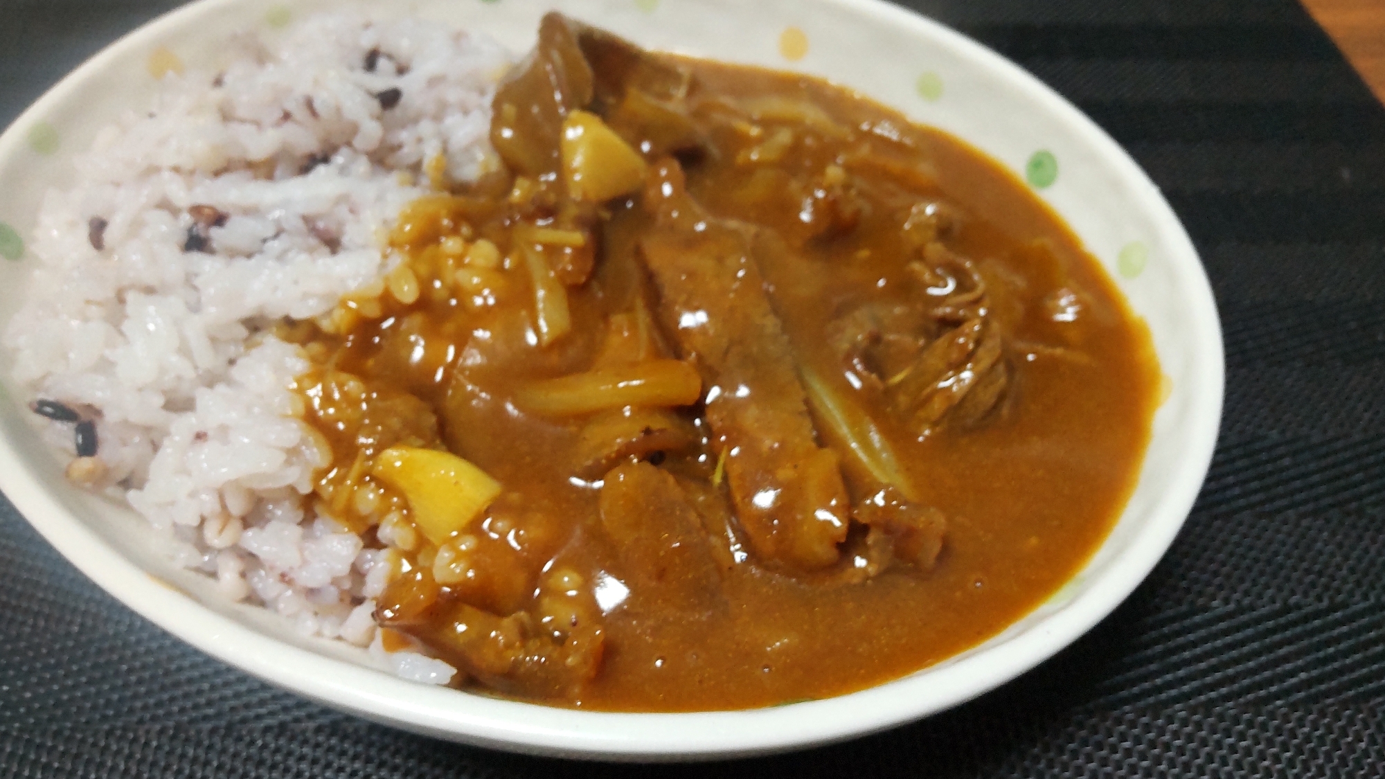 煮込むほどおいしい♡牛すじカレー