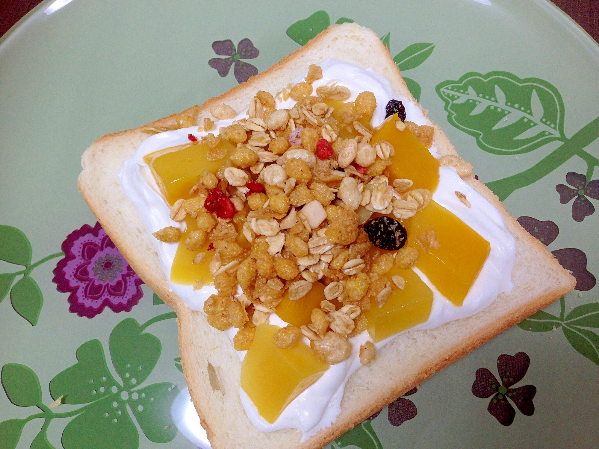 おやつトースト☆マンゴーのフルグラクリームトースト