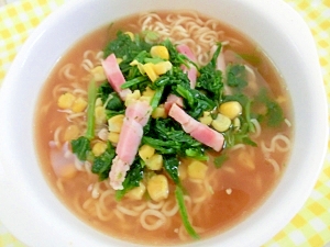 ほうれん草とベーコンとコーンのラーメン♪