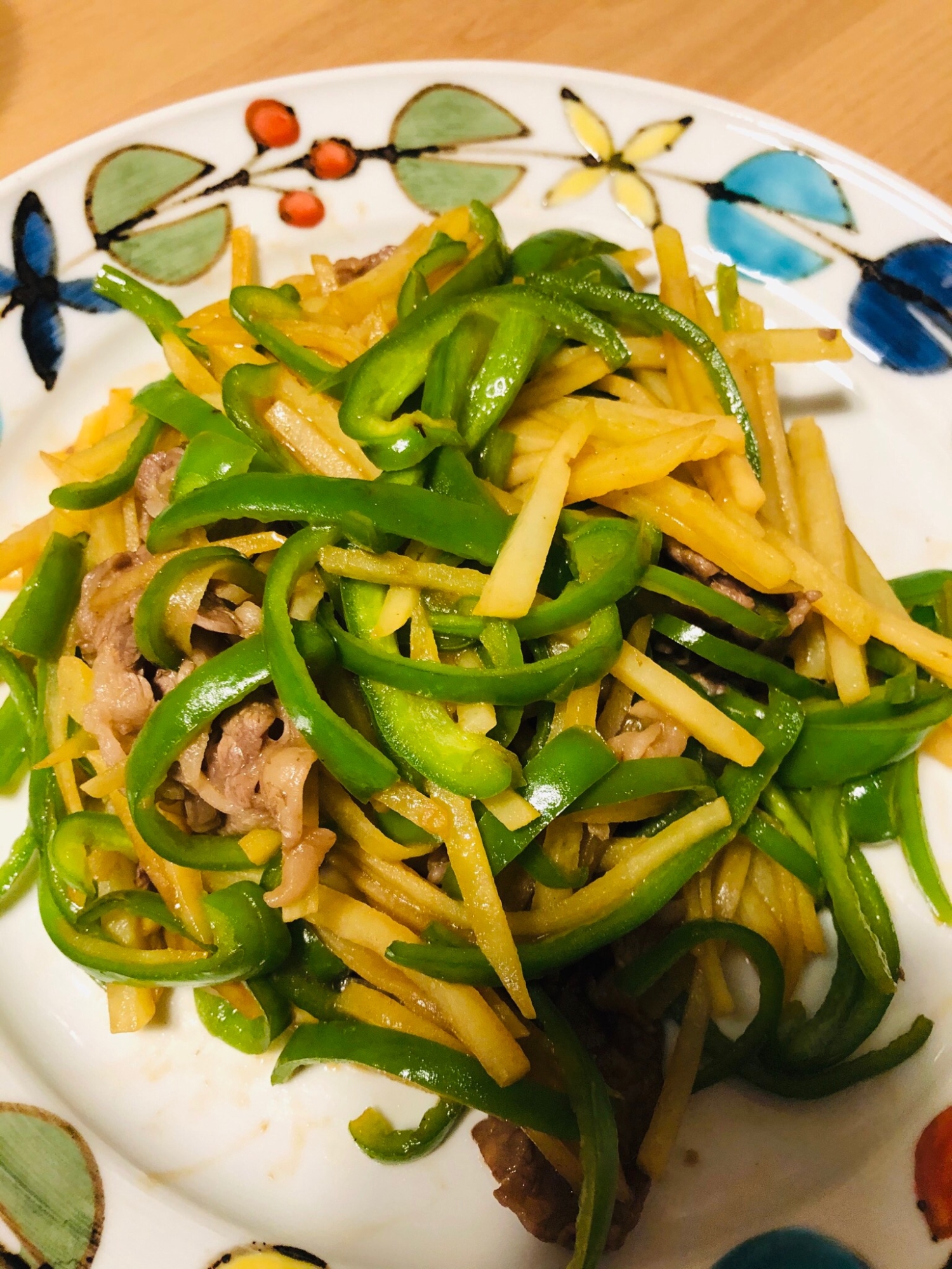 新じゃがいもとピーマンと牛肉の炒め物