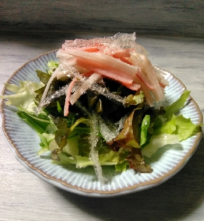 海藻とカニカマのせグリーンサラダ