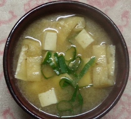 お豆腐と油揚げのお味噌汁