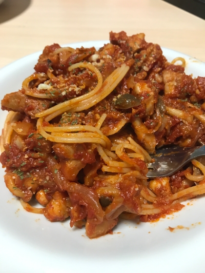 前にトマト缶で作ったことがあって失敗してから懸念していたのですが、お店みたいな味になって感動しました！！ケチャップと赤ワインも足しましたが…また作ります♫