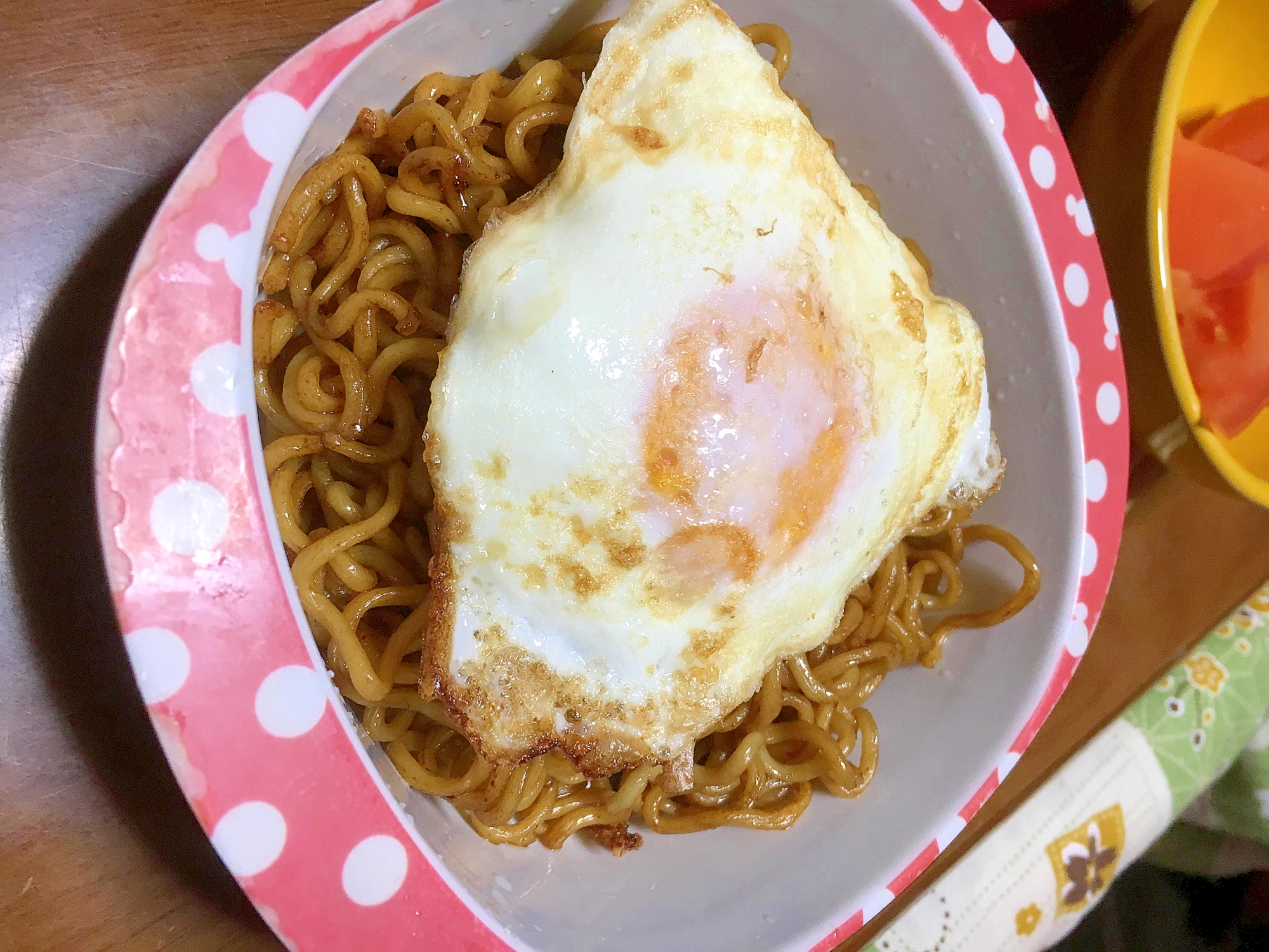 素焼きそばに目玉焼き