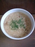 フリーズドライの玉葱スープの素で作りました！このスープちょっとしょっぱかったんだけど、オートミール入れたら丁度良く美味しかったです☆ごちそうさまでした♪