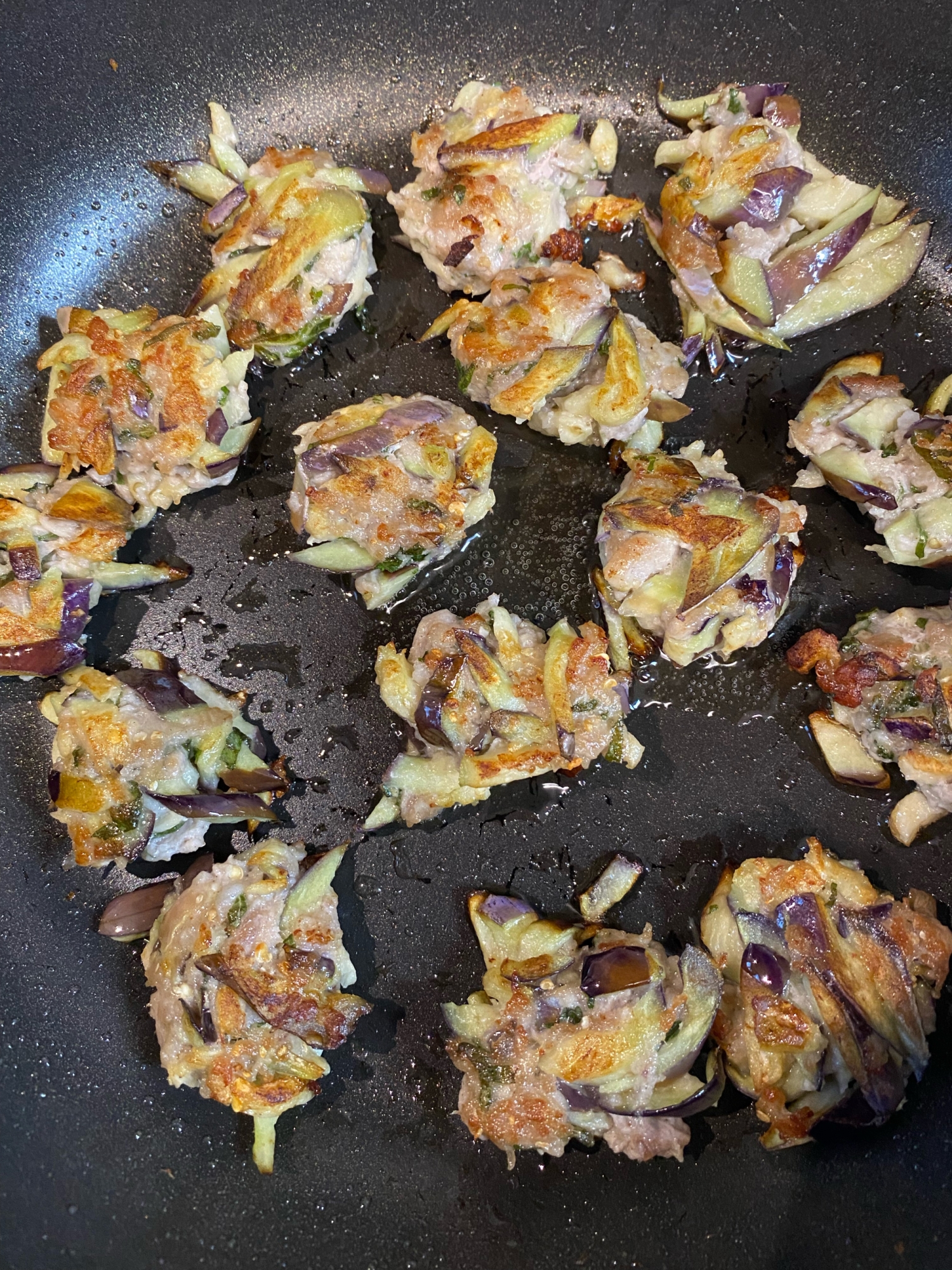少ない材料で❣️豚肉とナスの簡単皮なし餃子