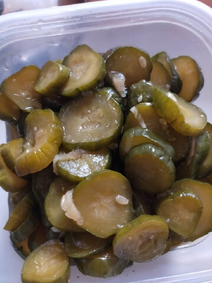 きゅうりをたくさん頂いたので。中学生の子供がポリポリポリポリ手が止まりません(笑)