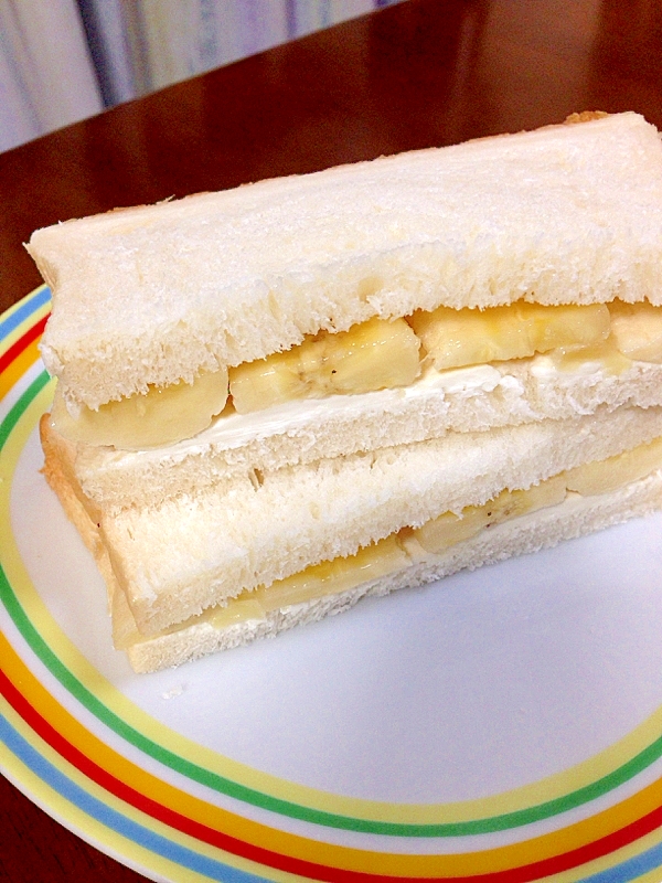 煮りんごとバナナとクリームチーズのサンドイッチ