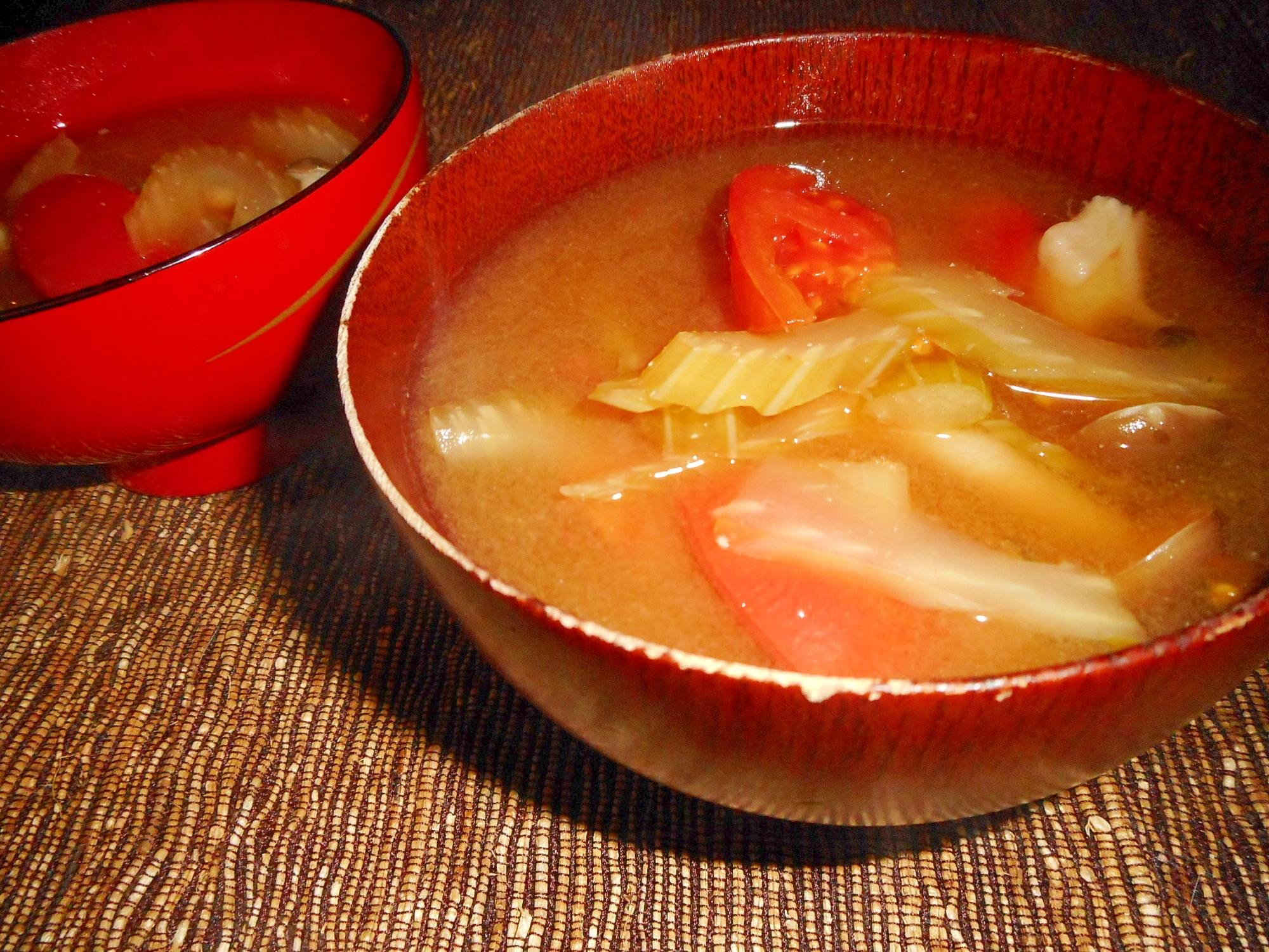 セロリとトマトとしめじの味噌スープ