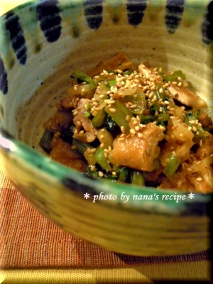 器に盛り付けた大根の葉と豚肉の炒め煮