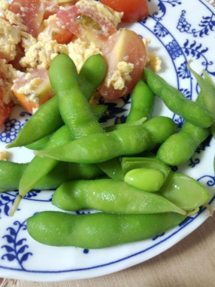 枝豆も実家でＧＥＴしたもの(^_-)-☆
塩でもみ洗いがポイントですねっ！
程よい塩味の枝豆、美味しかったです(＾∇＾)♪ご馳走様～☆