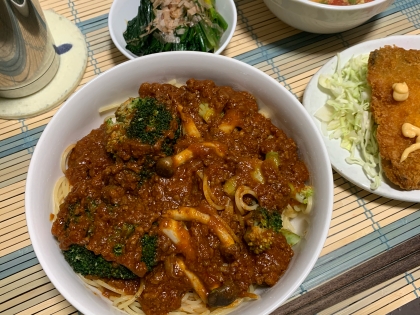 麺を茹でてお野菜足して、ってしたらそれはもう、立派な手作り料理ですよねっ。具だくさんでどどんと胸を張って出せました。がっつり主食をドウモゴチソ様！