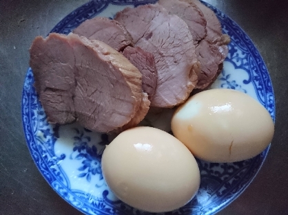 じっくり煮込んだ豚肉のチャーシュー