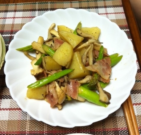 おつまみにも♪ベーコンと野菜のコンソメ炒め☆