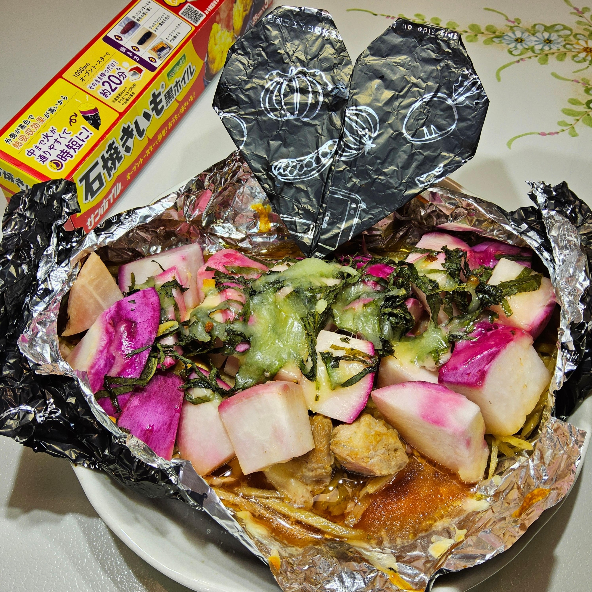 黒ホイルで❤︎赤蕪と牛蒡と鶏のトマト味噌ホイル焼き