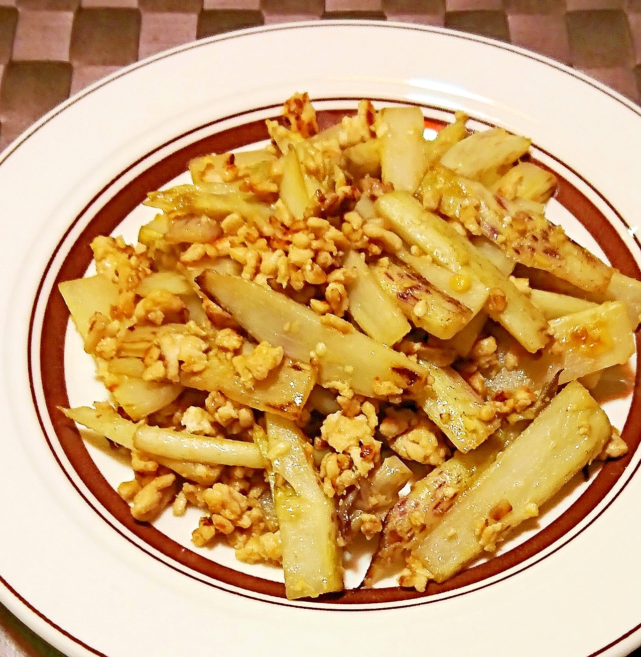 うどと鶏挽肉の味噌炒め