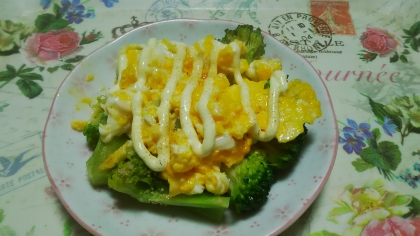 ブロッコリーとレンジ卵のサラダ