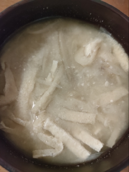 白ねぎと椎茸と油揚げの味噌汁