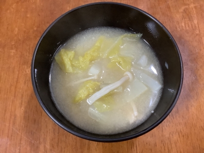白菜かにかまえのきの味噌汁