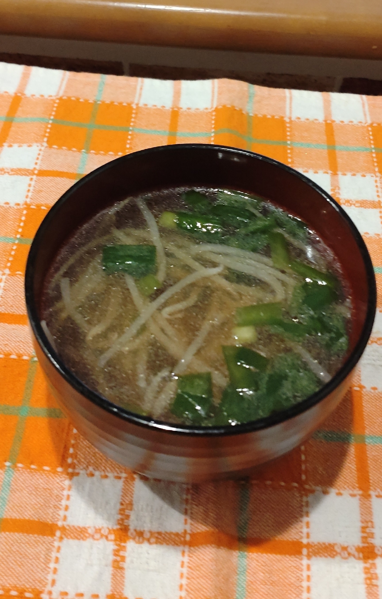 ニラともやしの中華スープ