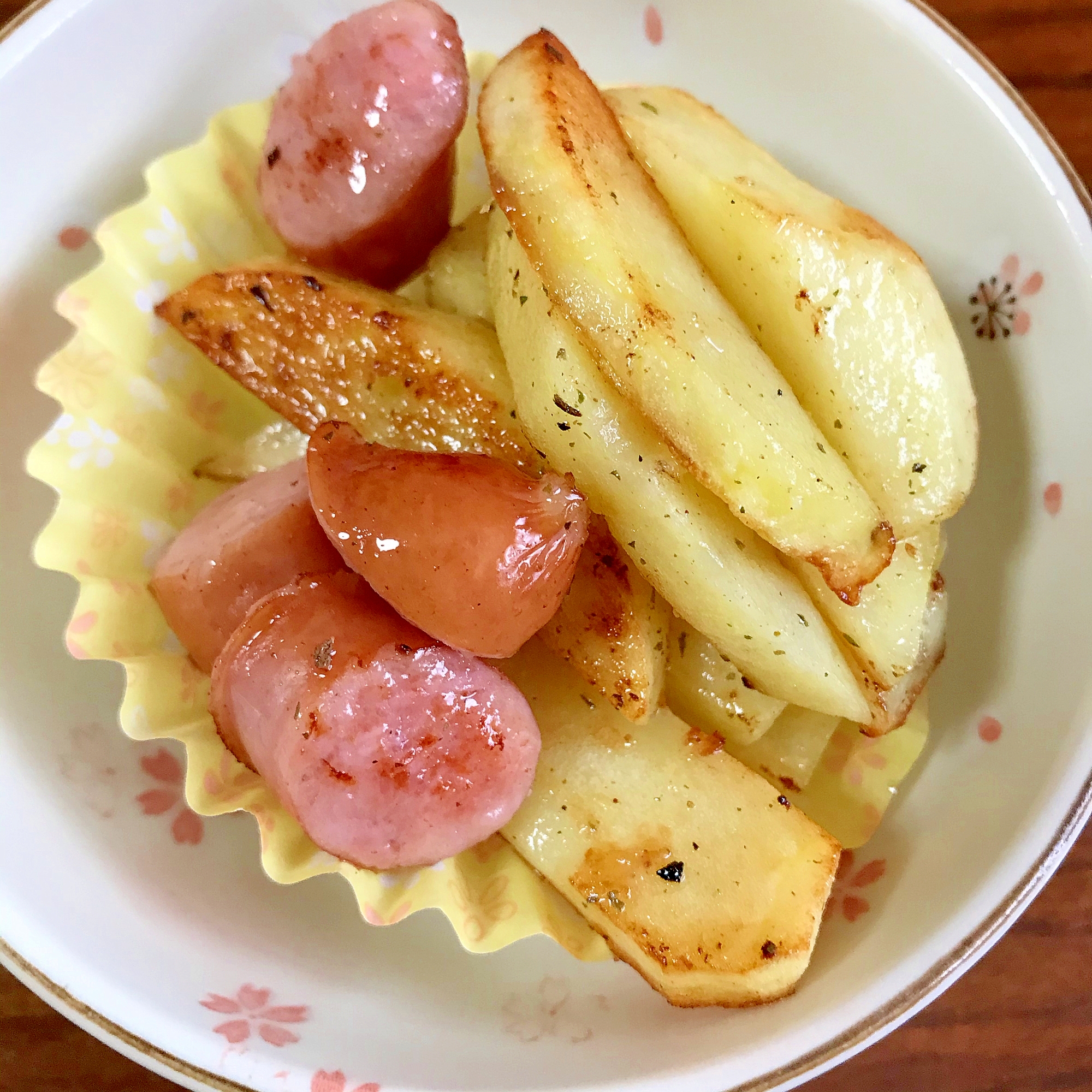 じゃがいもとウィンナーの炒め物～バジル味