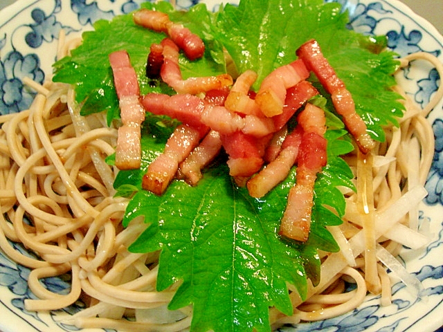 しそとベーコンの冷やし蕎麦