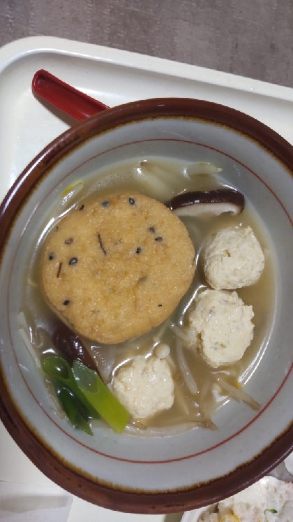 鶏だんご、柔らかくとても美味しかったです。
冷蔵庫の余り食材を鍋にぶっ込みました(^o^)