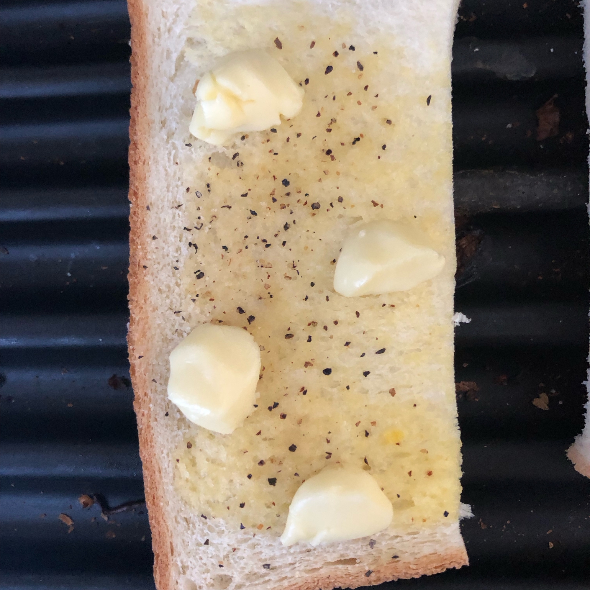ベビーチーズとガーリックのトースト