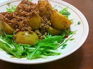 新じゃがのカレーそぼろ餡かけ