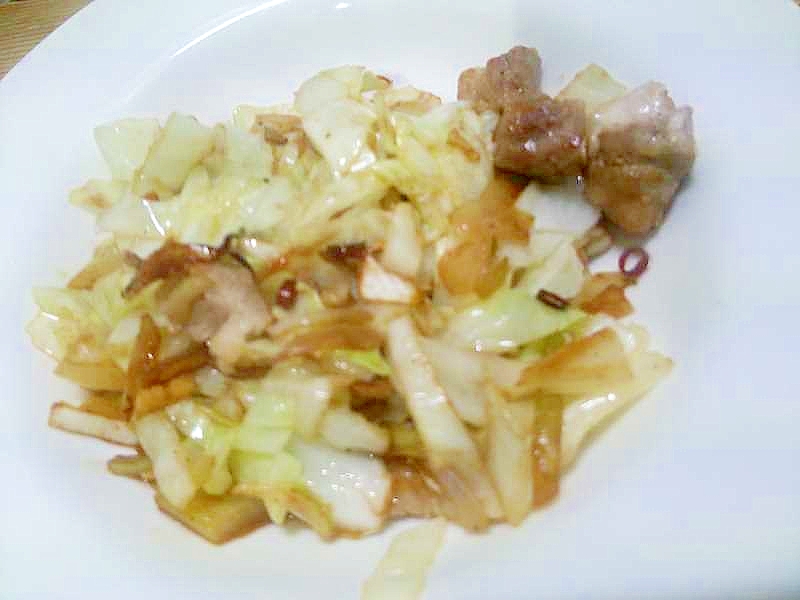 豚バラキャベツ玉葱炒め/にんにくピリ辛醤油