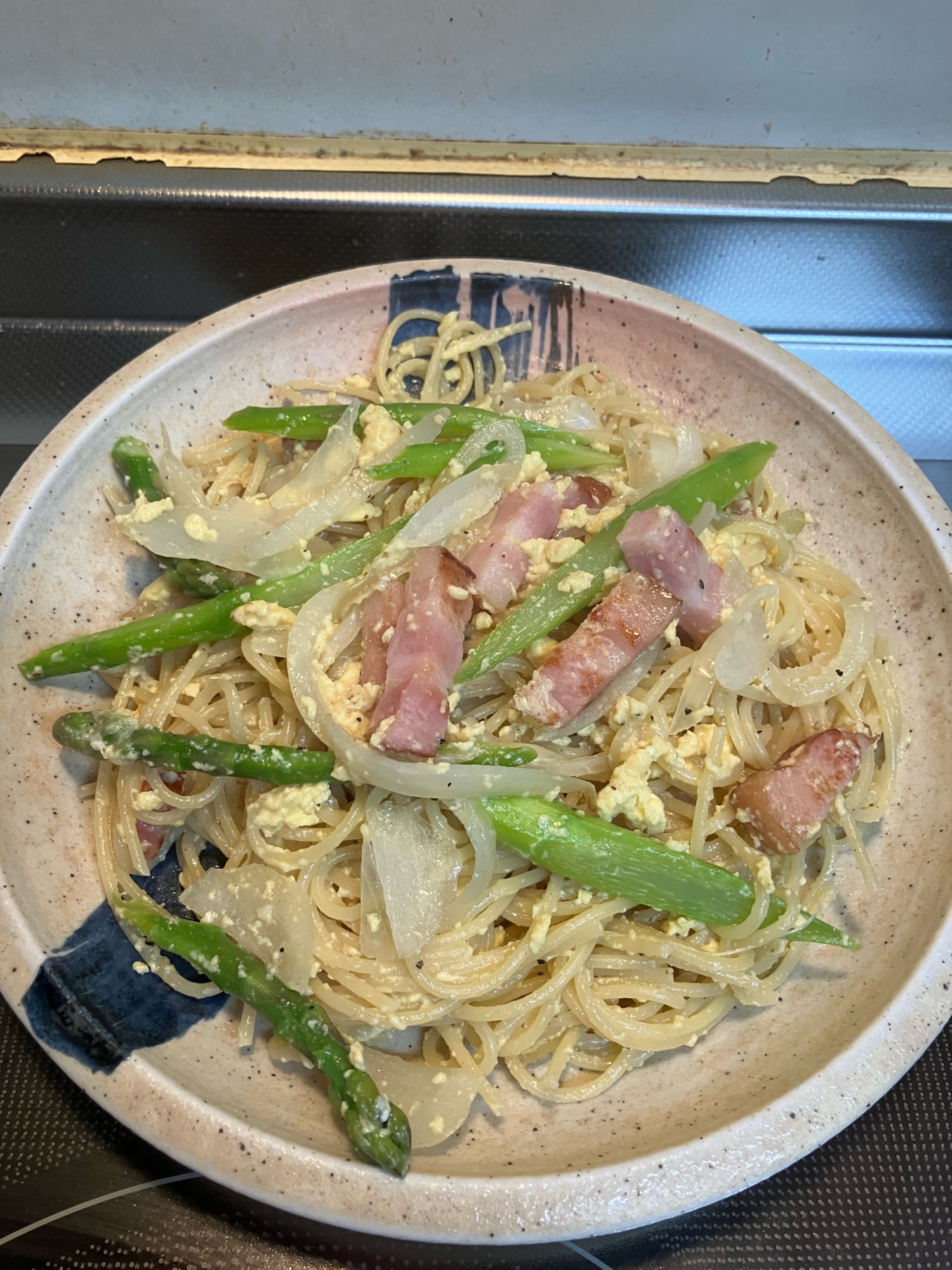 ペーコンと玉ねぎとアスパラガスのパスタ^_^