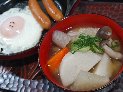 里芋と蒟蒻と牛蒡のお汁（醤油仕立て）