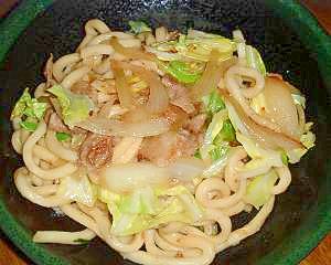 にんにくしょうゆ味の焼きうどん