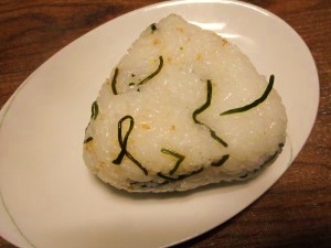 塩昆布と粉チーズの　おにぎり