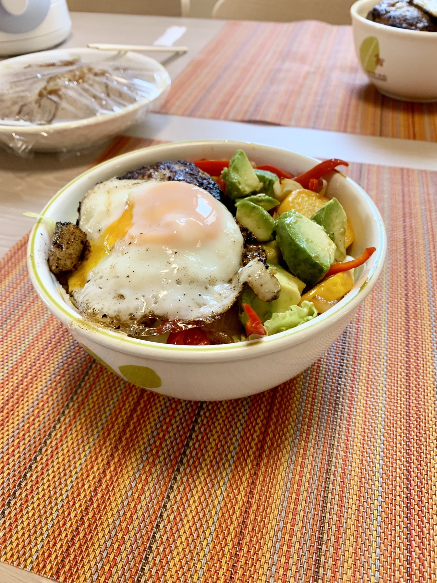 豆腐ハンバーグのロコモコ丼