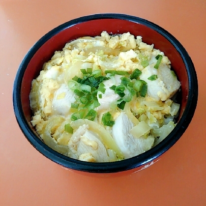 こじこじ⭐️さん こんにちは♪白菜入りの親子丼は初めてでしたが、冬にぴったり、温かみを感じる丼ですね！とても美味しかったです☆素敵なレシピ感謝ですo(^o^)o