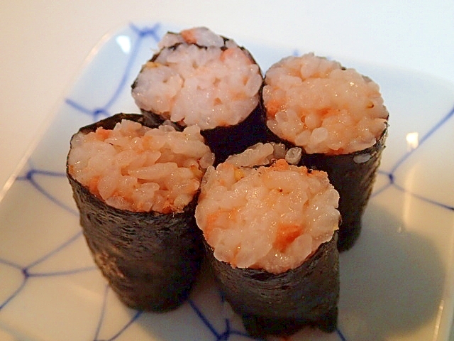 鮭フレークとすり胡麻の細巻き寿司♬