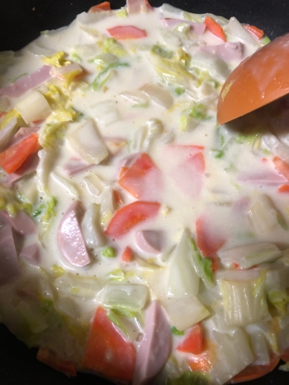 簡単すぎる♡白菜とソーセージのチーズクリーム煮
