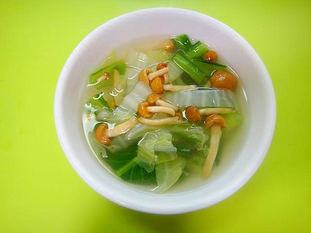 鶏ガラ味 白菜となめこ小松菜のスープ レシピ 作り方 By Mint 楽天レシピ
